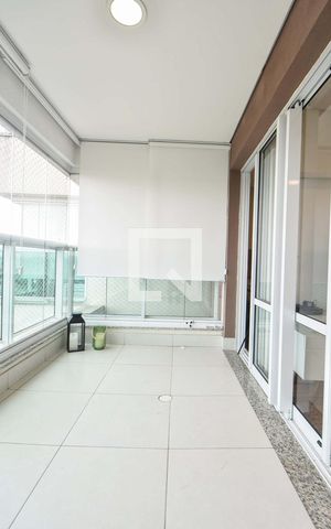 Apartamento para alugar com 43m², 1 quarto e 1 vagaVarandVaranda a 