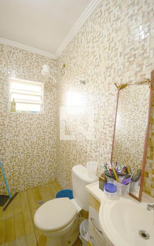 Casa à venda com 352m², 6 quartos e 2 vagas Casa à venda com 352m², 6 quartos e 2 vagasBanheiro 4