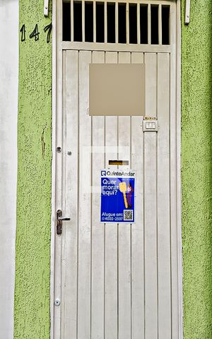 Casa de condomínio para alugar com 60m², 1 quarto e sem vaga Casa de condomínio para alugar com 60m², 1 quarto e sem vagaFachada com Plaquinha