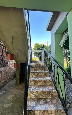 Casa à venda com 243m², 5 quartos e 2 vagasEscada