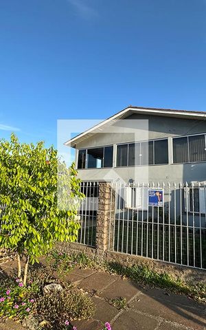 Casa à venda com 243m², 5 quartos e 2 vagasFachada