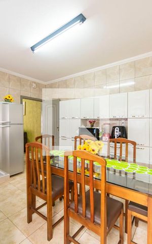 Casa à venda com 200m², 2 quartos e 2 vagas Casa à venda com 200m², 2 quartos e 2 vagasCozinha