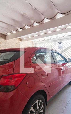 Casa à venda com 200m², 2 quartos e 2 vagas Casa à venda com 200m², 2 quartos e 2 vagasGaragem