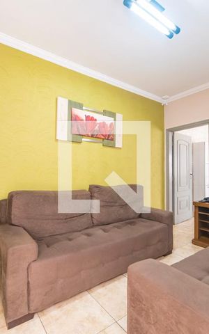 Casa à venda com 200m², 2 quartos e 2 vagas Casa à venda com 200m², 2 quartos e 2 vagasSala