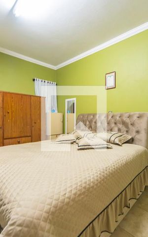 Casa à venda com 200m², 2 quartos e 2 vagas Casa à venda com 200m², 2 quartos e 2 vagasQuarto 1
