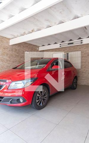 Casa à venda com 200m², 2 quartos e 2 vagas Casa à venda com 200m², 2 quartos e 2 vagasGaragem
