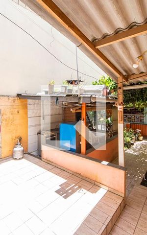 Casa à venda com 200m², 2 quartos e 2 vagas Casa à venda com 200m², 2 quartos e 2 vagasQuintal