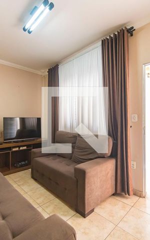 Casa à venda com 200m², 2 quartos e 2 vagas Casa à venda com 200m², 2 quartos e 2 vagasSala