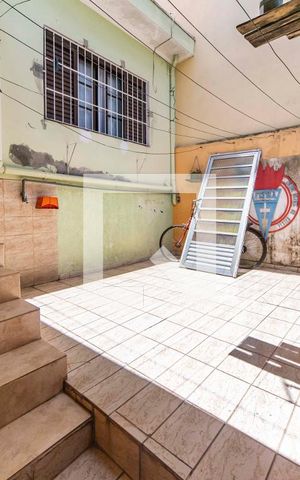 Casa à venda com 200m², 2 quartos e 2 vagas Casa à venda com 200m², 2 quartos e 2 vagasQuintal