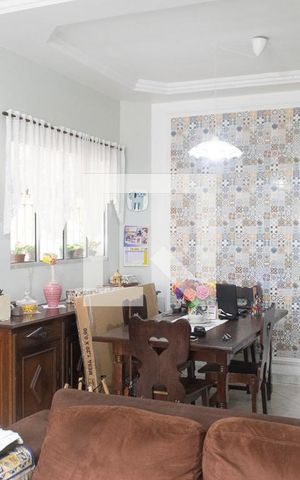 Casa à venda com 120m², 3 quartos e 2 vagas Casa à venda com 120m², 3 quartos e 2 vagasSala