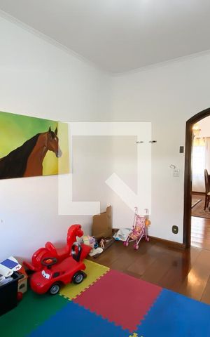 Casa à venda com 420m², 4 quartos e 8 vagas Casa à venda com 420m², 4 quartos e 8 vagasBrinquedoteca