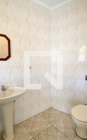 Casa à venda com 420m², 4 quartos e 8 vagas Casa à venda com 420m², 4 quartos e 8 vagasBanheiro de serviço