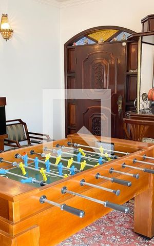 Casa à venda com 420m², 4 quartos e 8 vagas Casa à venda com 420m², 4 quartos e 8 vagasSala
