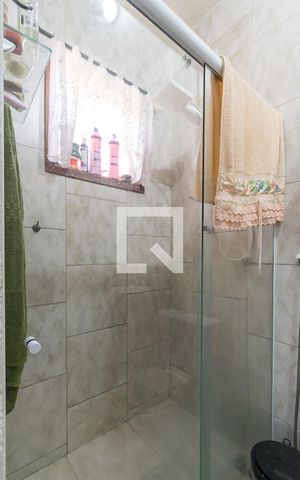 Casa de condomínio à venda com 68m², 2 quartos e 1 vaga Casa de condomínio à venda com 68m², 2 quartos e 1 vagaBanheiro da Suíte