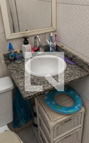 Casa de condomínio à venda com 68m², 2 quartos e 1 vaga Casa de condomínio à venda com 68m², 2 quartos e 1 vagaBanheiro da Suíte