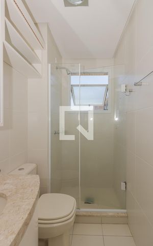 Apartamento para alugar com 72m², 2 quartos e 2 vagas Apartamento para alugar com 72m², 2 quartos e 2 vagasBanheiro Social