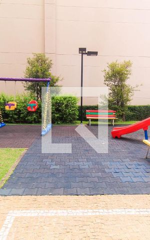 Apartamento para alugar com 65m², 2 quartos e 1 vaga Apartamento para alugar com 65m², 2 quartos e 1 vagaÁrea comum - Playground