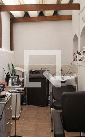 Casa à venda com 100m², 2 quartos e 3 vagas Casa à venda com 100m², 2 quartos e 3 vagasÁrea de Serviço