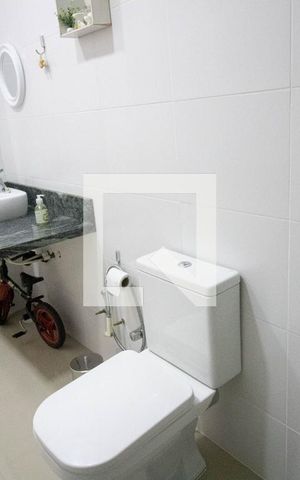 Casa de condomínio à venda com 405m², 3 quartos e 2 vagas Casa de condomínio à venda com 405m², 3 quartos e 2 vagasBanheiro 1