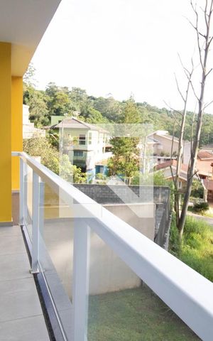 Casa de condomínio à venda com 405m², 3 quartos e 2 vagas Casa de condomínio à venda com 405m², 3 quartos e 2 vagasVaranda suíte 2