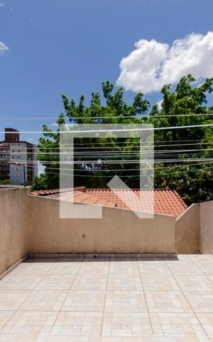 Casa à venda com 300m², 5 quartos e 2 vagas Casa à venda com 300m², 5 quartos e 2 vagasVaranda