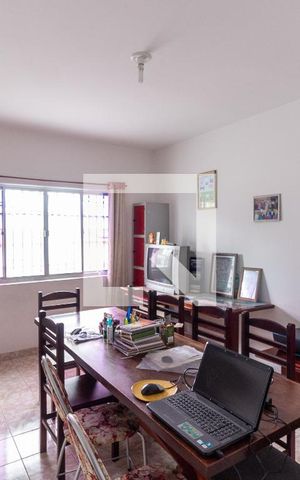 Casa à venda com 303m², 3 quartos e 8 vagasEscritório
