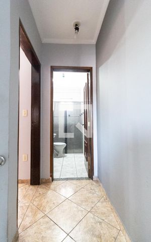 Casa à venda com 100m², 2 quartos e 1 vaga Casa à venda com 100m², 2 quartos e 1 vagaCorredor