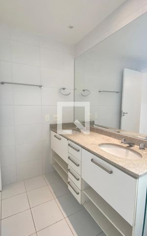 Apartamento à venda com 224m², 3 quartos e 3 vagasBanheiro da Suíte 1