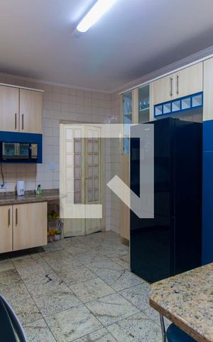 Casa à venda com 220m², 3 quartos e 5 vagas Casa à venda com 220m², 3 quartos e 5 vagasCozinha