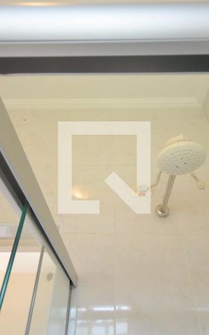 Casa à venda com 400m², 4 quartos e 9 vagas Casa à venda com 400m², 4 quartos e 9 vagasBanheiro de Serviço