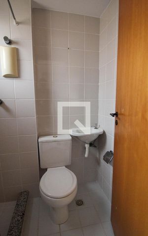 Apartamento para alugar com 200m², 4 quartos e 2 vagas Apartamento para alugar com 200m², 4 quartos e 2 vagasBanheiro de serviço