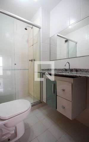 Apartamento para alugar com 200m², 4 quartos e 2 vagas Apartamento para alugar com 200m², 4 quartos e 2 vagasBanheiro da Suíte 1