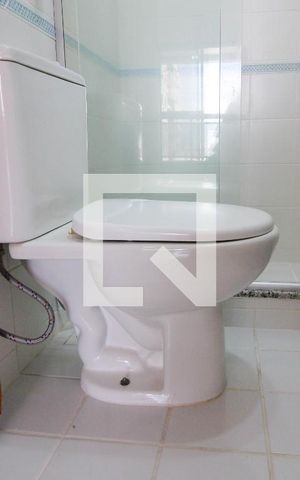 Apartamento para alugar com 200m², 4 quartos e 2 vagas Apartamento para alugar com 200m², 4 quartos e 2 vagasBanheiro da Suíte 1