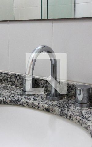 Apartamento para alugar com 200m², 4 quartos e 2 vagas Apartamento para alugar com 200m², 4 quartos e 2 vagasBanheiro da Suíte 1