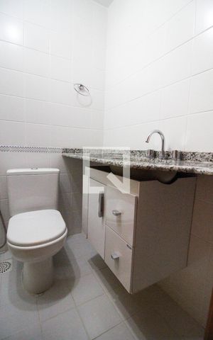 Apartamento para alugar com 200m², 4 quartos e 2 vagas Apartamento para alugar com 200m², 4 quartos e 2 vagasBanheiro Social