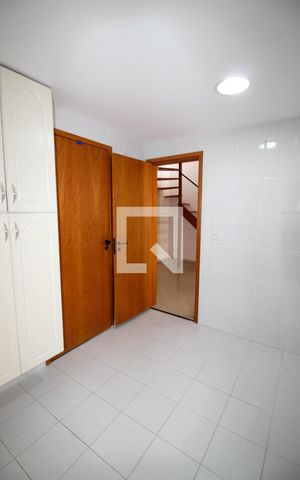 Apartamento para alugar com 200m², 4 quartos e 2 vagas Apartamento para alugar com 200m², 4 quartos e 2 vagasCozinha