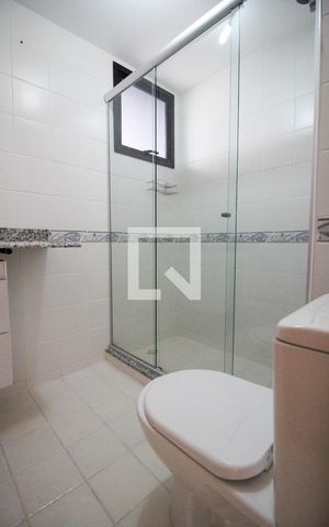 Apartamento para alugar com 200m², 4 quartos e 2 vagas Apartamento para alugar com 200m², 4 quartos e 2 vagasBanheiro da Suíte 2