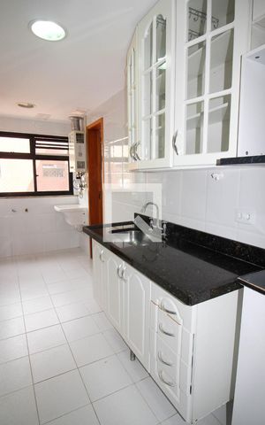 Apartamento para alugar com 200m², 4 quartos e 2 vagas Apartamento para alugar com 200m², 4 quartos e 2 vagasCozinha