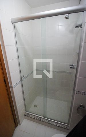 Apartamento para alugar com 200m², 4 quartos e 2 vagas Apartamento para alugar com 200m², 4 quartos e 2 vagasBanheiro Social