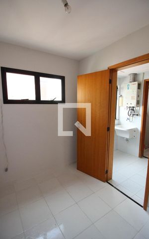 Apartamento para alugar com 200m², 4 quartos e 2 vagas Apartamento para alugar com 200m², 4 quartos e 2 vagasQuarto de Serviço