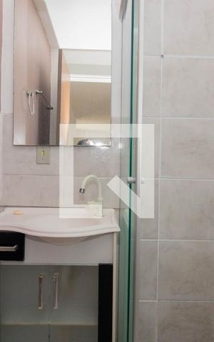 Apartamento à venda com 46m², 2 quartos e 1 vaga Apartamento à venda com 46m², 2 quartos e 1 vagaBanheiro