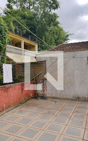 Casa à venda com 250m², 2 quartos e 3 vagas Casa à venda com 250m², 2 quartos e 3 vagasEdícula