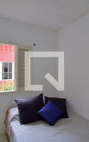 Casa à venda com 250m², 2 quartos e 3 vagas Casa à venda com 250m², 2 quartos e 3 vagasEdícula