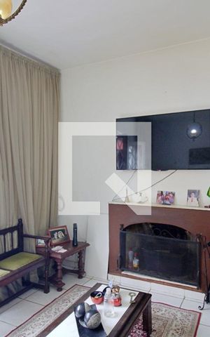 Casa à venda com 250m², 2 quartos e 3 vagas Casa à venda com 250m², 2 quartos e 3 vagasSala
