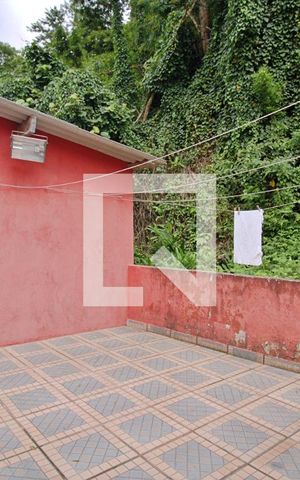 Casa à venda com 250m², 2 quartos e 3 vagas Casa à venda com 250m², 2 quartos e 3 vagasEdícula