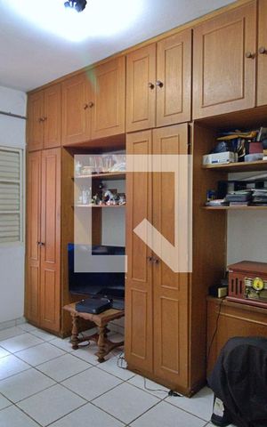 Casa à venda com 250m², 2 quartos e 3 vagas Casa à venda com 250m², 2 quartos e 3 vagasQuarto 2