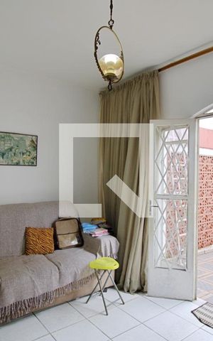 Casa à venda com 250m², 2 quartos e 3 vagas Casa à venda com 250m², 2 quartos e 3 vagasSala