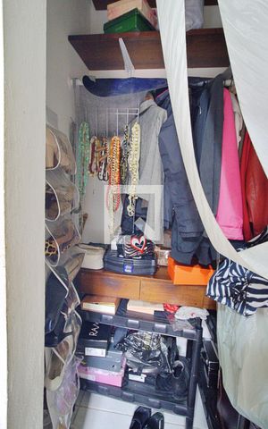 Casa à venda com 250m², 2 quartos e 3 vagas Casa à venda com 250m², 2 quartos e 3 vagasCloset da Suíte
