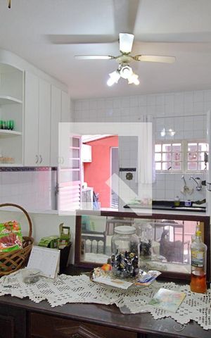 Casa à venda com 250m², 2 quartos e 3 vagas Casa à venda com 250m², 2 quartos e 3 vagasCozinha