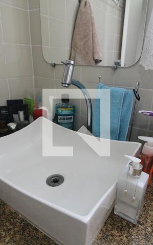 Apartamento à venda com 75m², 2 quartos e 1 vagaPia do banheiro